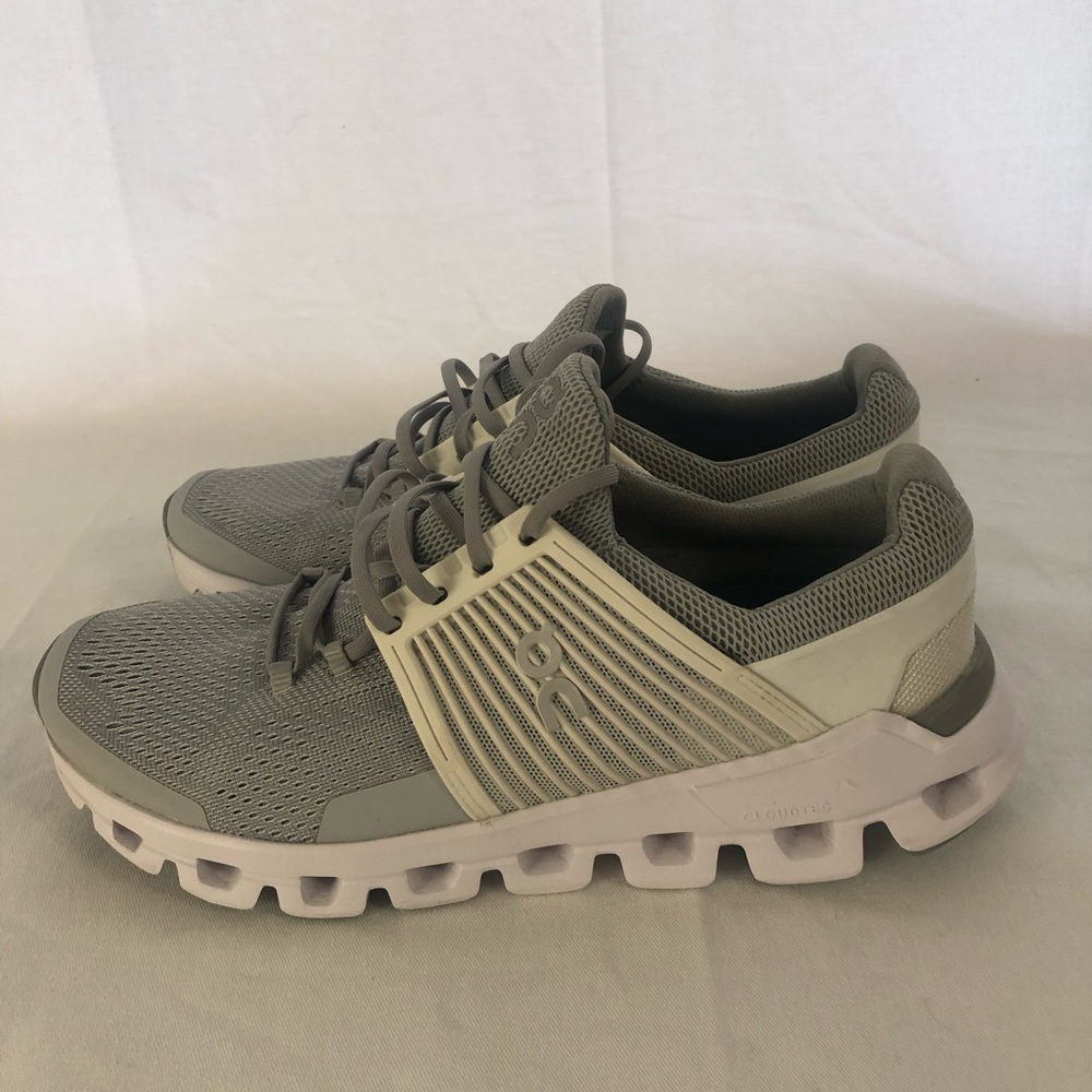 ON cloud running shoes cloudtech